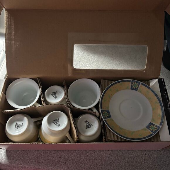 12 Piece Porcelain Coffee Set - Picture 2 of 8